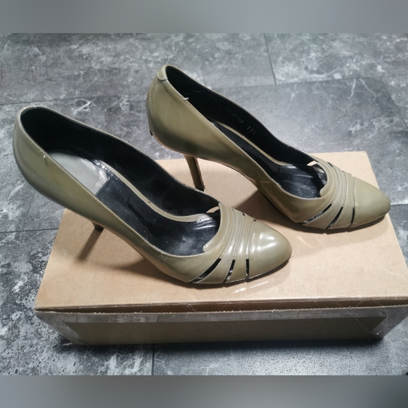 Authentic Dior Patent Heels - Picture 2 of 7